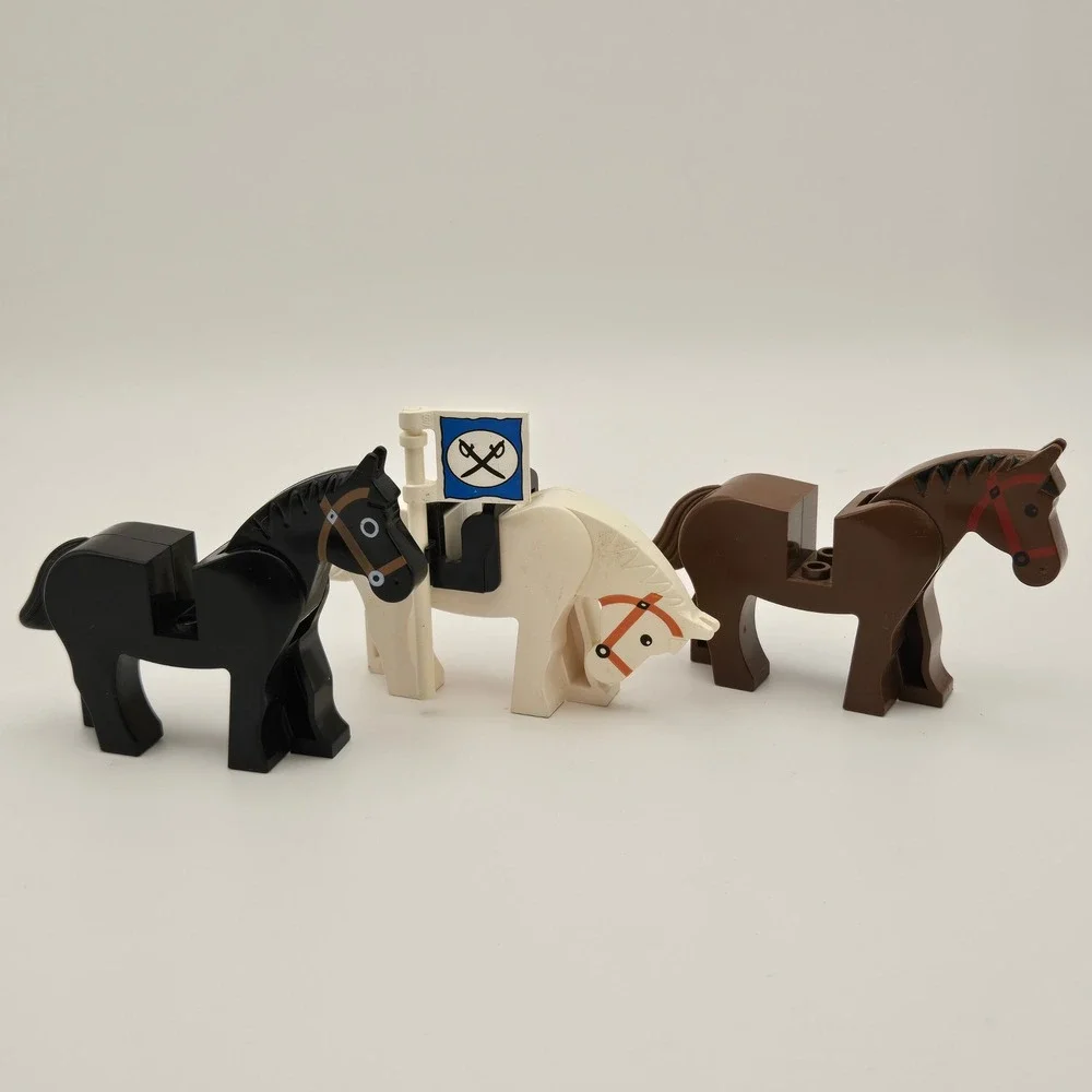 LEGO Vintage Castle Horse Lot 3pc Unisex Medieval Black Falcons Knight Aesthetic - Picture 1 of 4